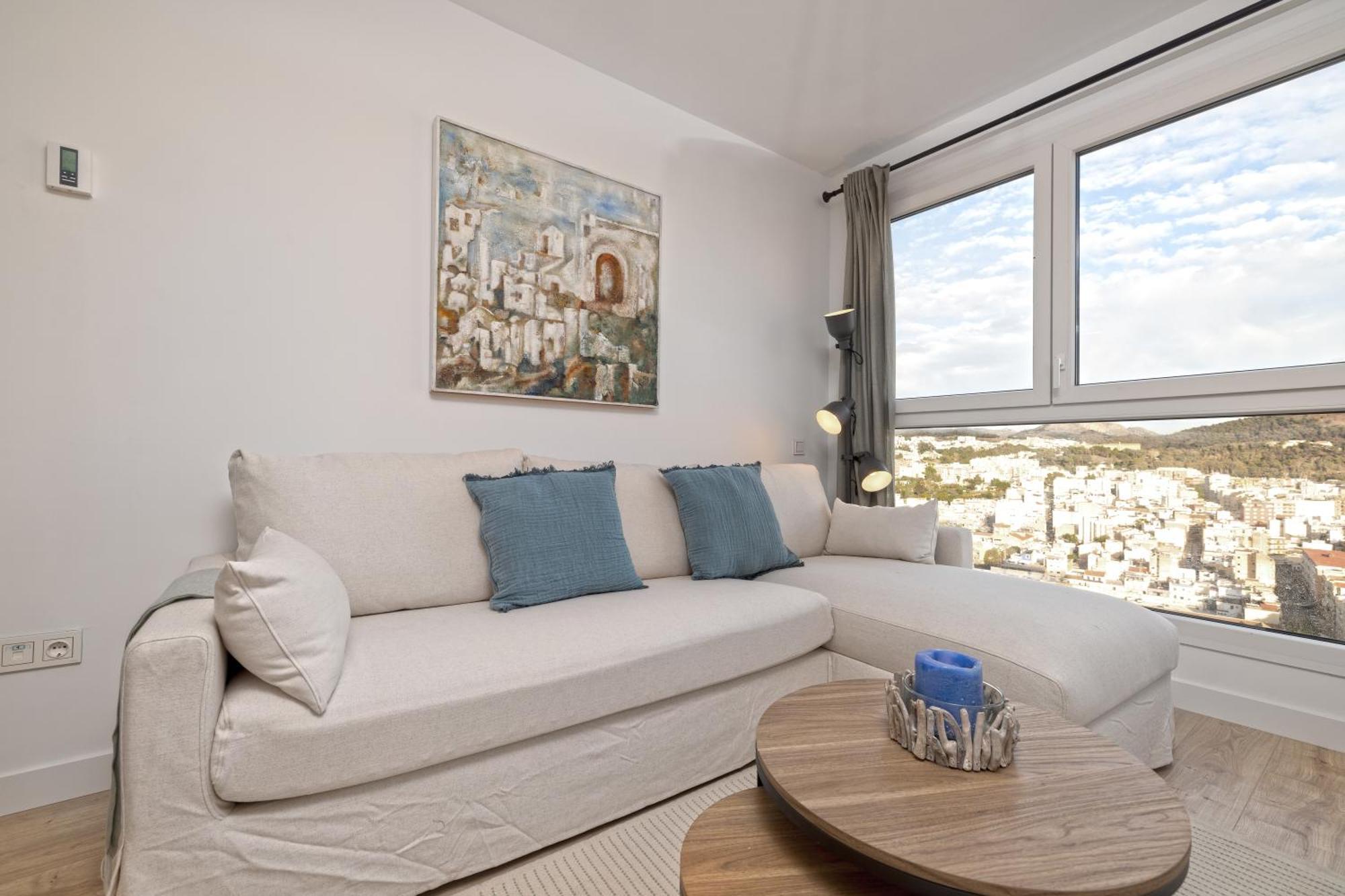Skyline Apartment *